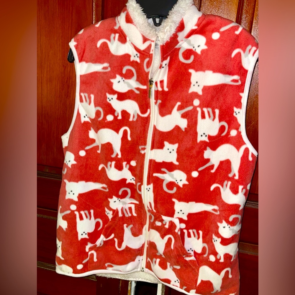 NWOT Hastings& Smith Cute Pink With White Cats Fleece Zipper Vest. Size X Large